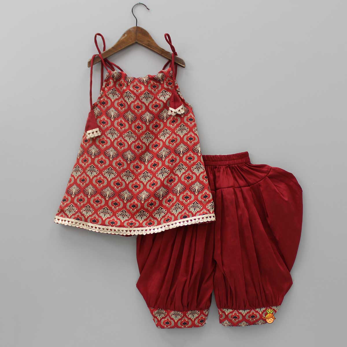 Pre Order: Printed Kurti With Adjustable Neck And Dhoti