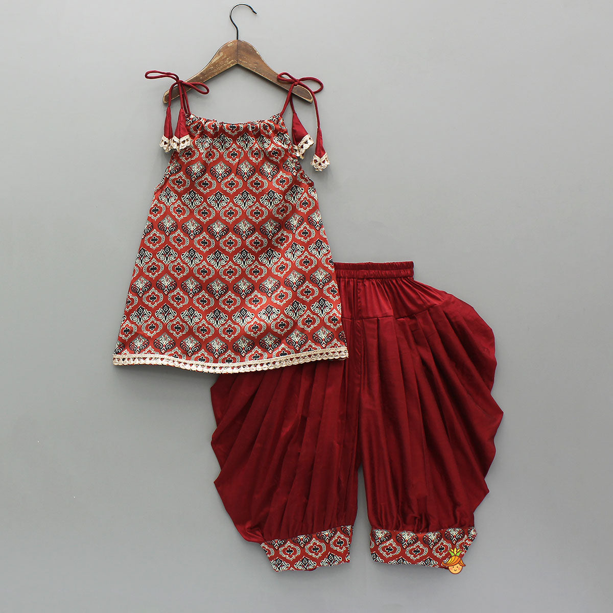 Pre Order: Printed Kurti With Adjustable Neck And Dhoti