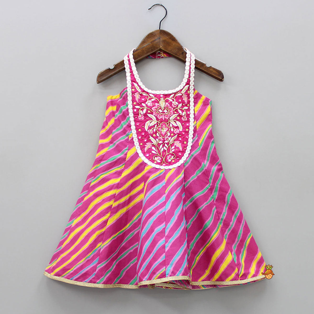 Cut Dana And Thread Embroidered Halter Neck Kurti With Pant