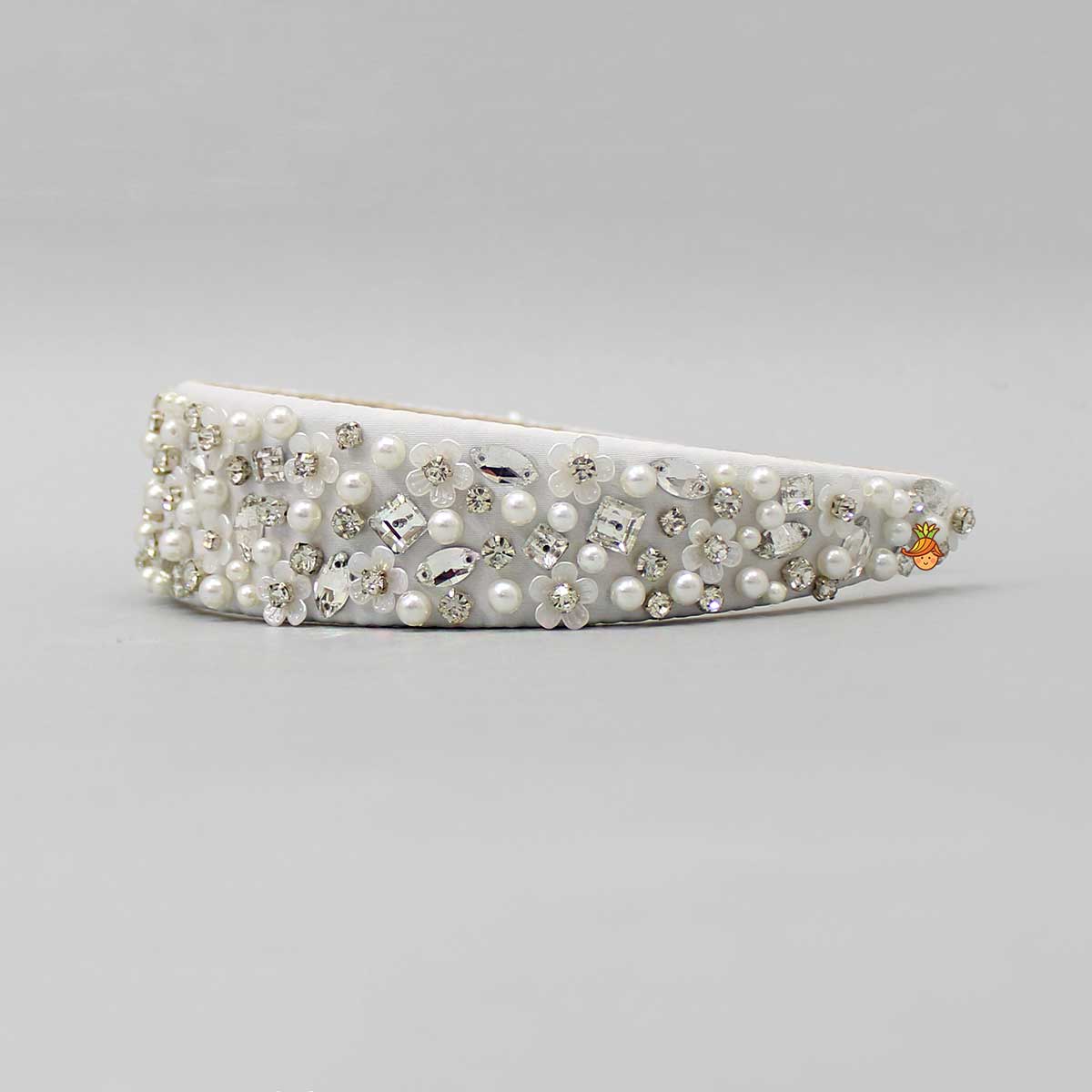 White Flowers And Pearls Embellished Fancy Hair Band