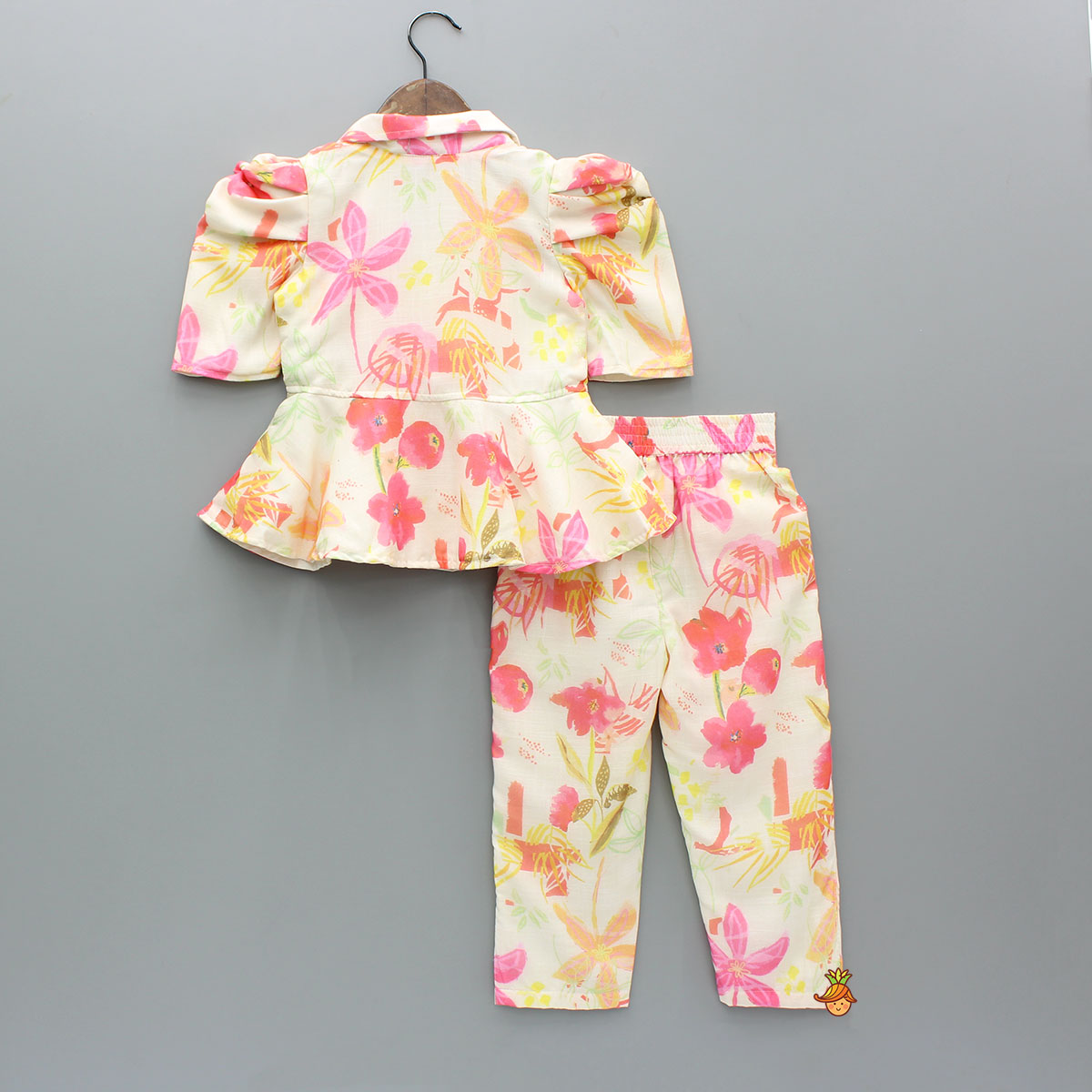 Pre Order: Puff Sleeves Printed Top And Dual Pocket Detail Pant