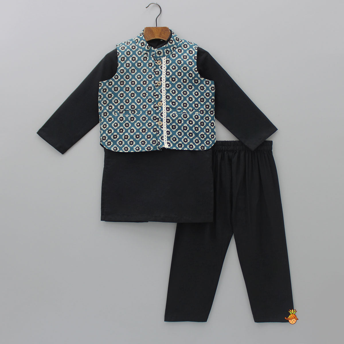 Pre Order: Pockets Detail Black Kurta With Printed Jacket And Pyjama