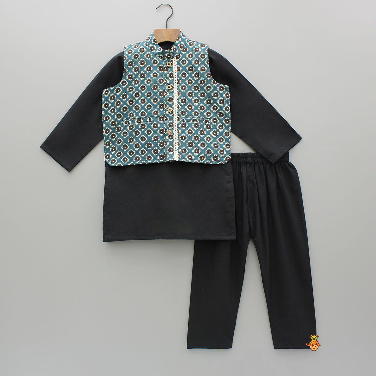 Pre Order: Pockets Detail Black Kurta With Printed Jacket And Pyjama