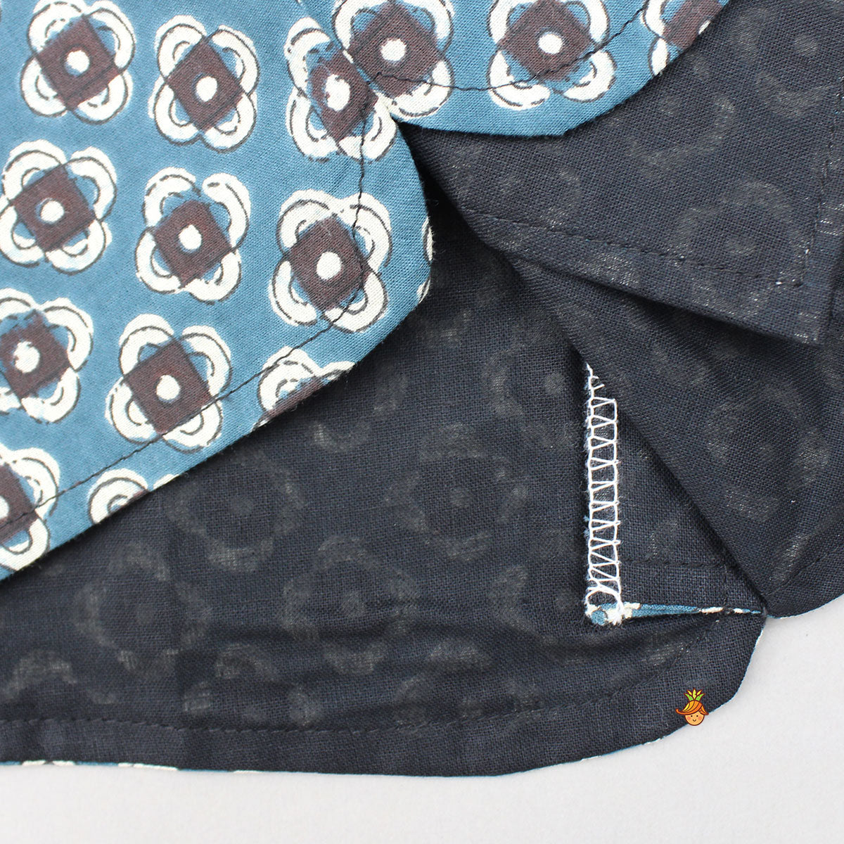 Pre Order: Pockets Detail Black Kurta With Printed Jacket And Pyjama