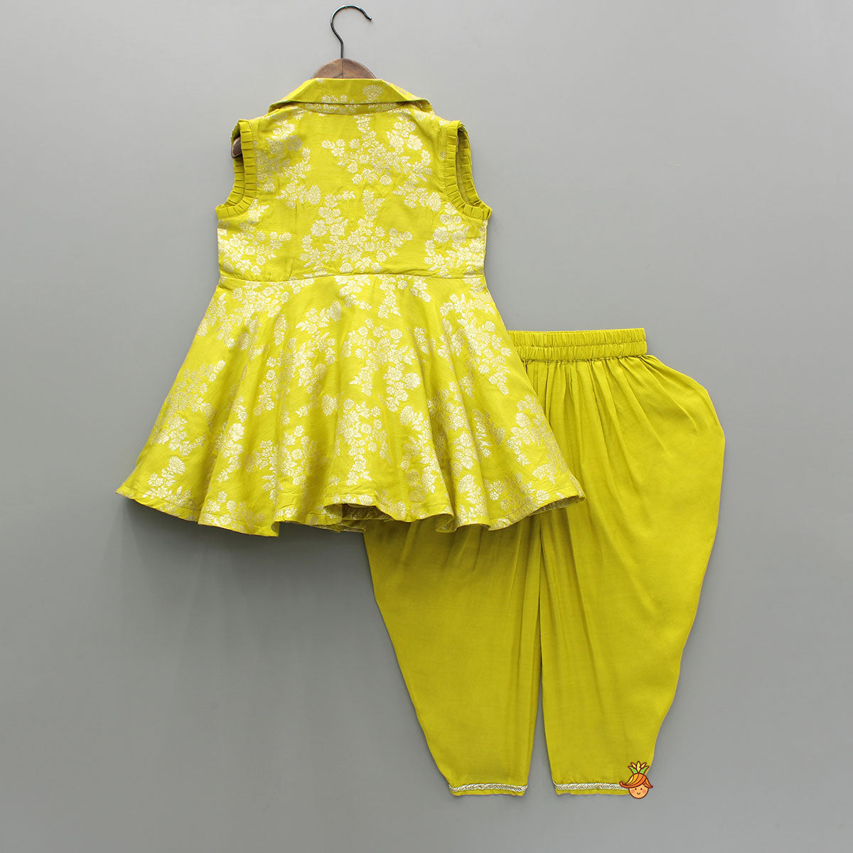 Pre Order: Notched Collar Green Top And Dhoti