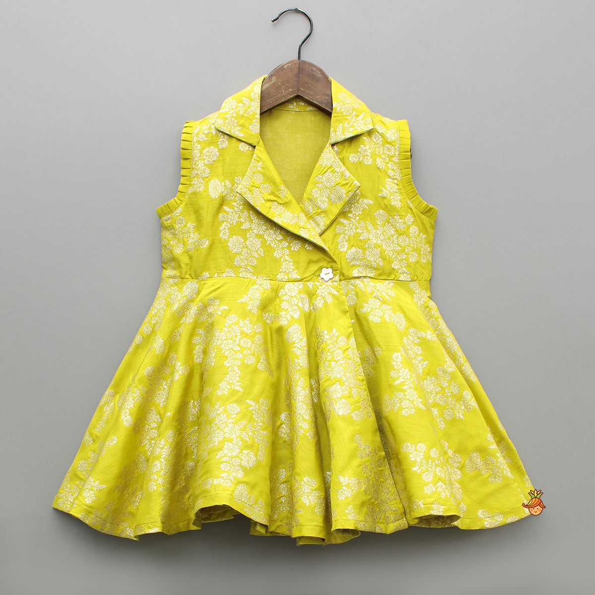 Pre Order: Notched Collar Green Top And Dhoti