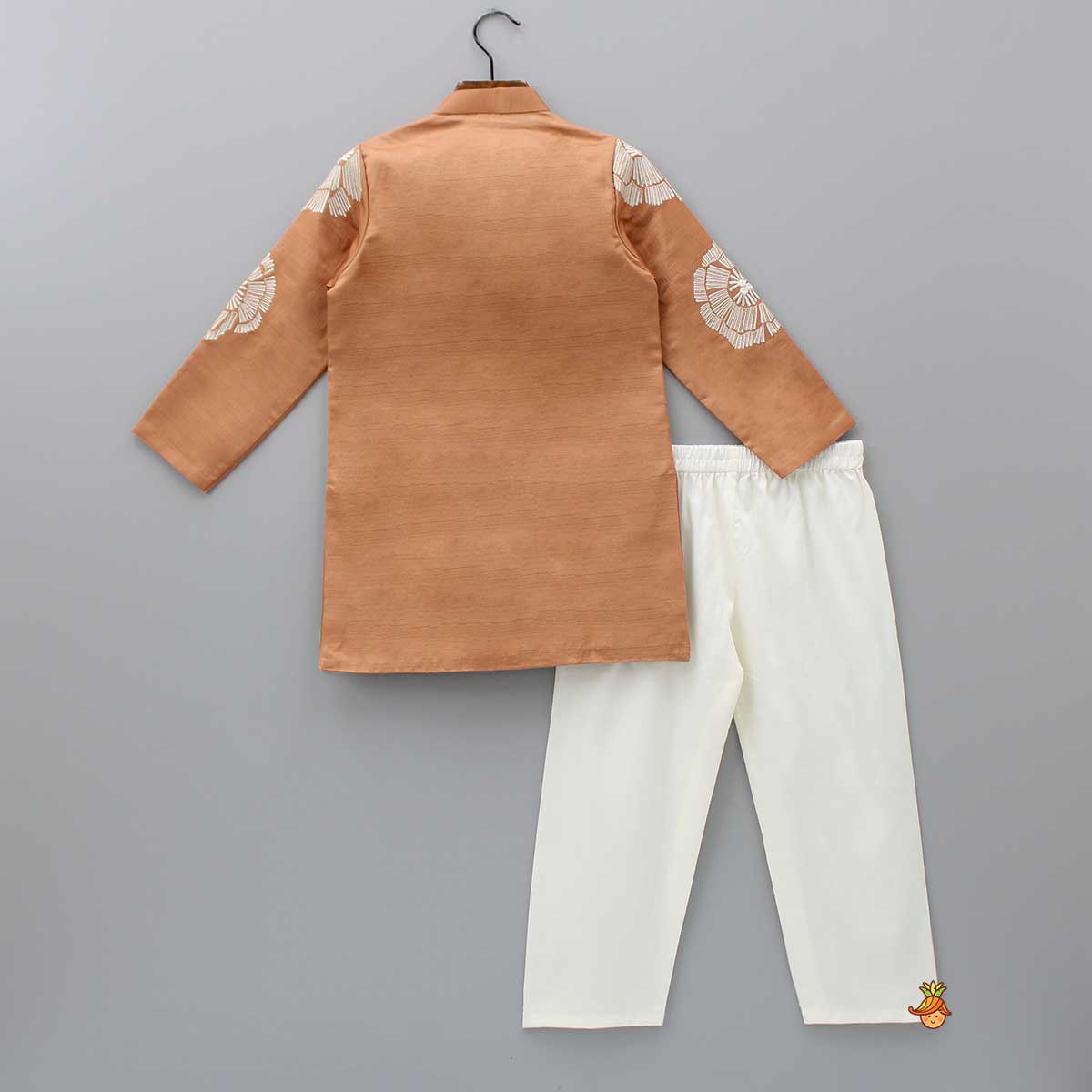 Pre Order: Thread Embroidered Peach Kurta And Off White Pyjama