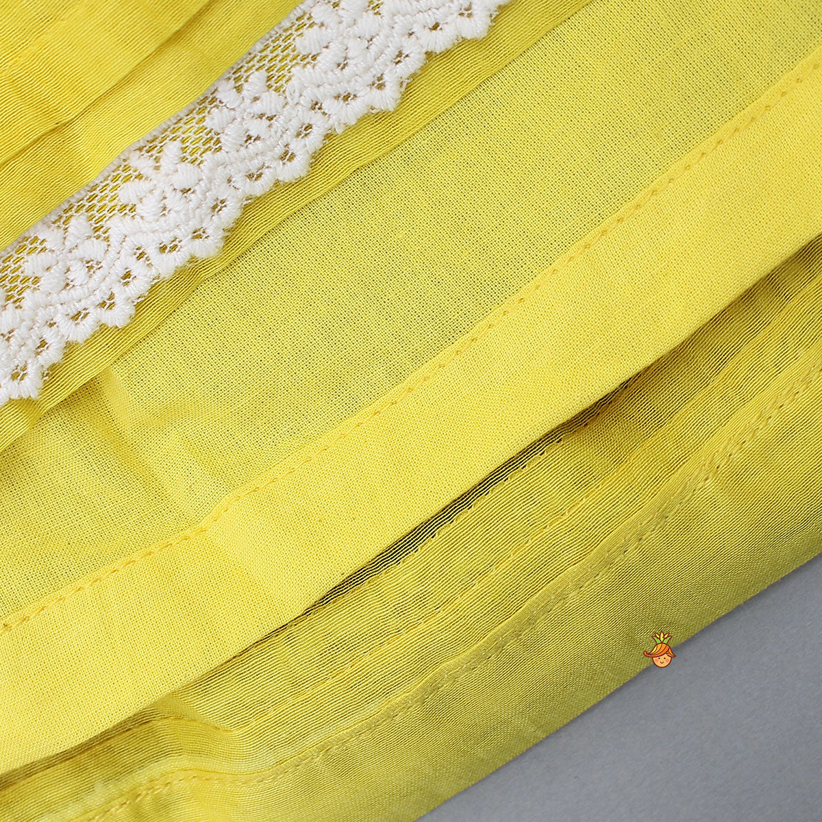 Pre Order: Thread Embroidered Yoke Kurti And Off White Pant