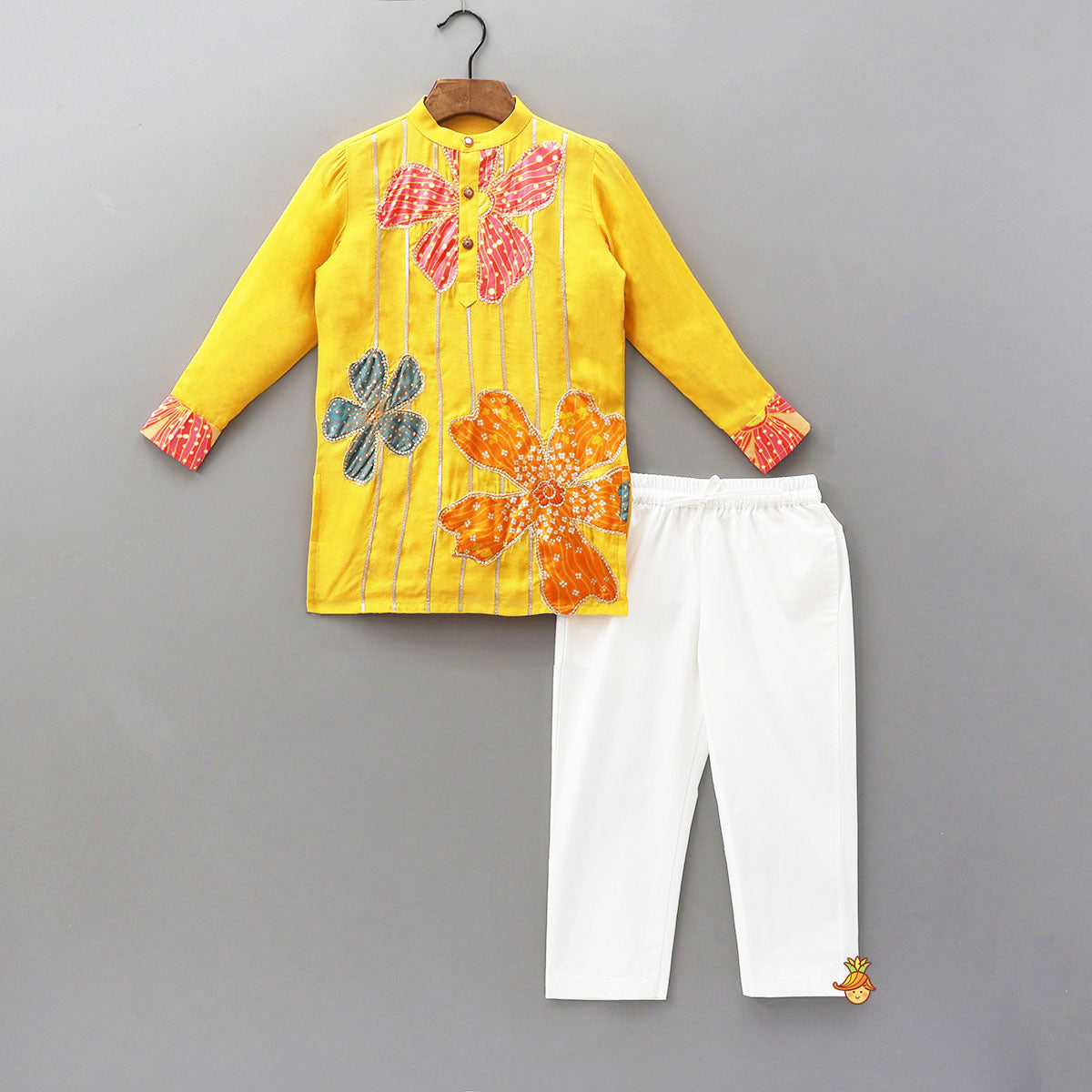 Pre Order: Sequined Floral Printed Kurta With Pyjama.