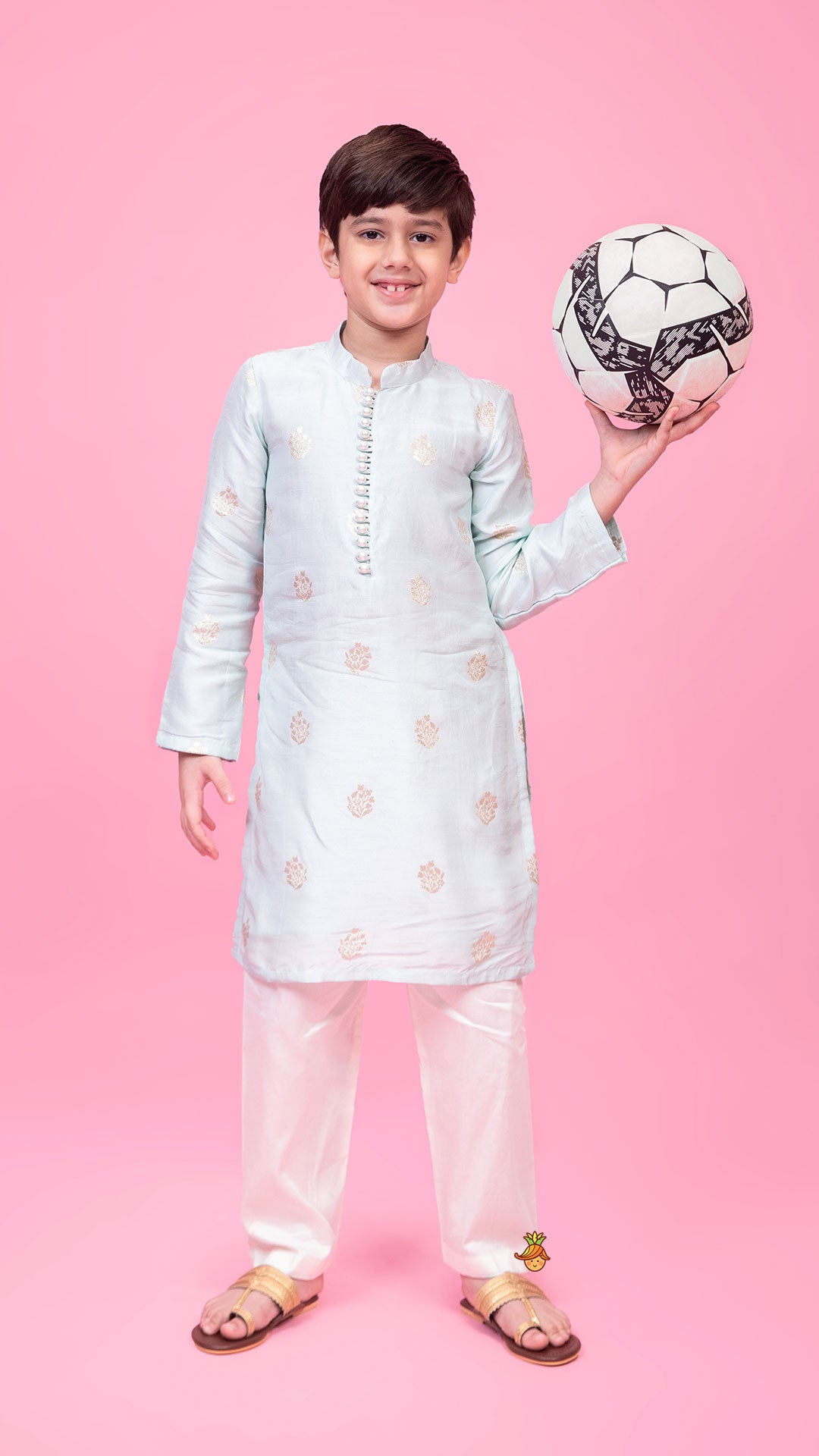 Pre Order: Green Kurta With Detailed Loop Buttons And Pyjama