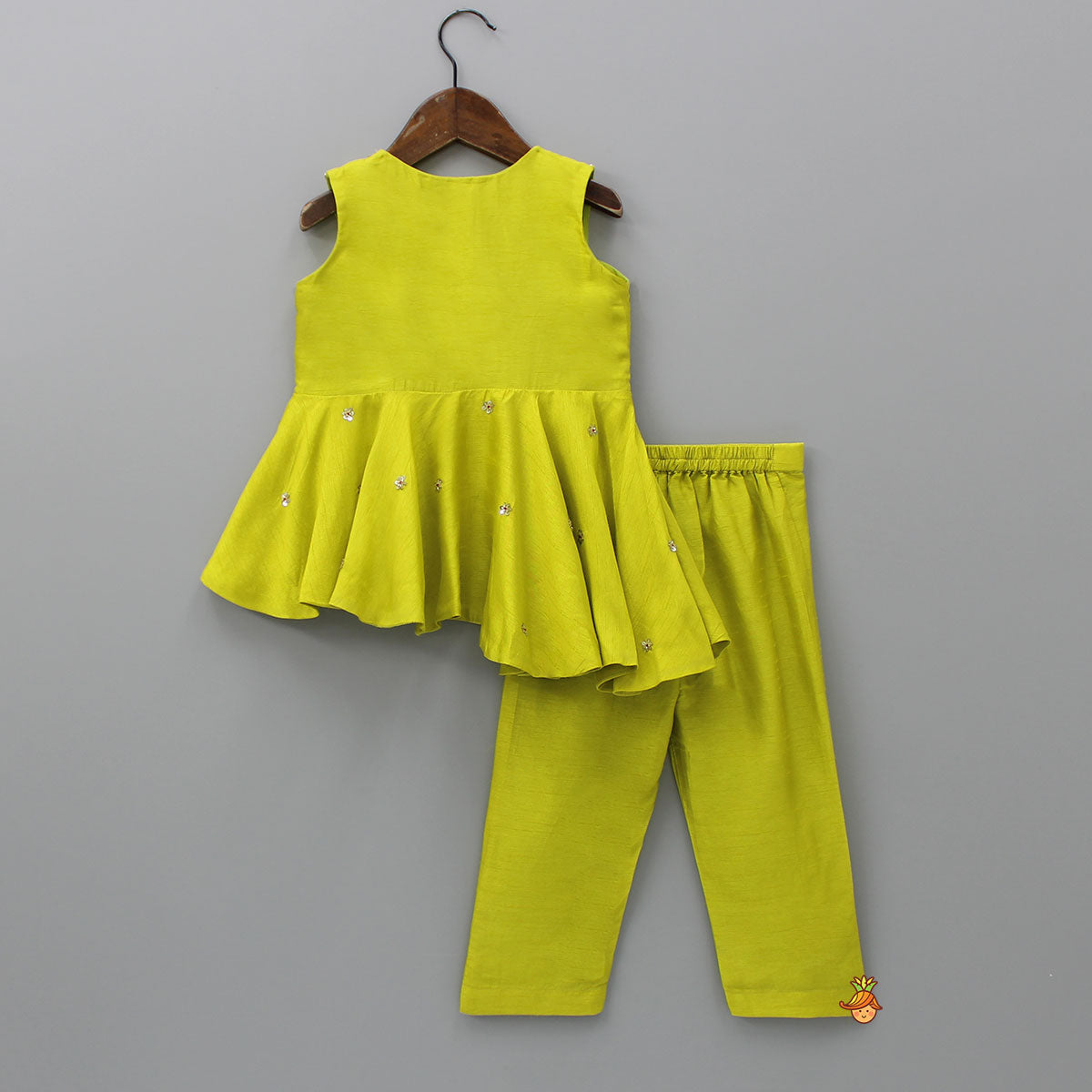 Pre Order: Green Embroidered Kurti With Pant