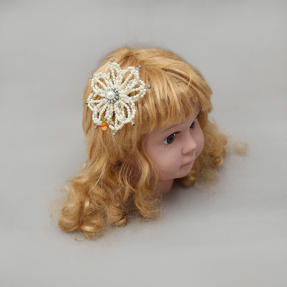 Pearl Flower Design And Studded Hairclip