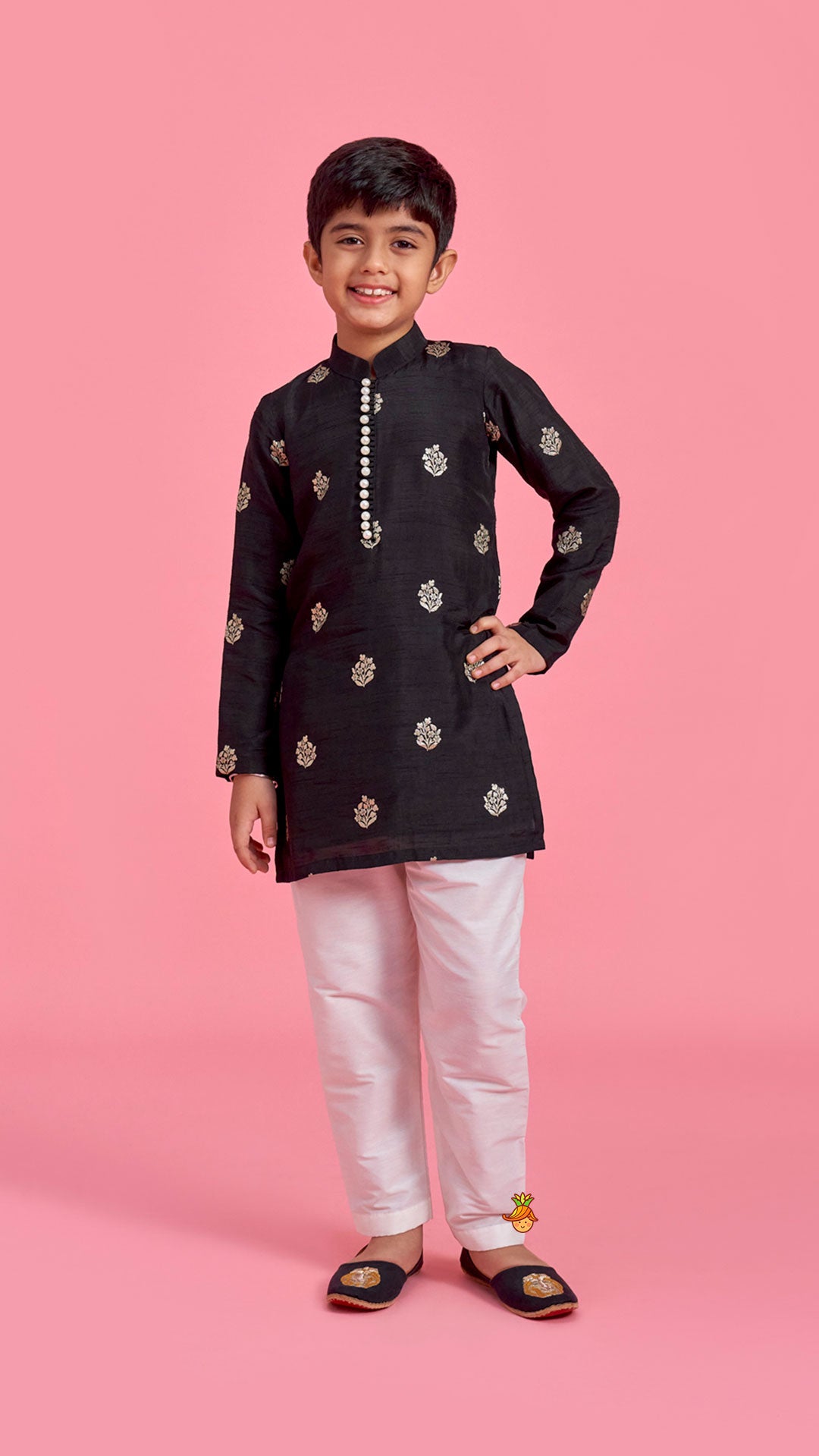 Pre Order: Black Embroidered Kurta With Pyjama