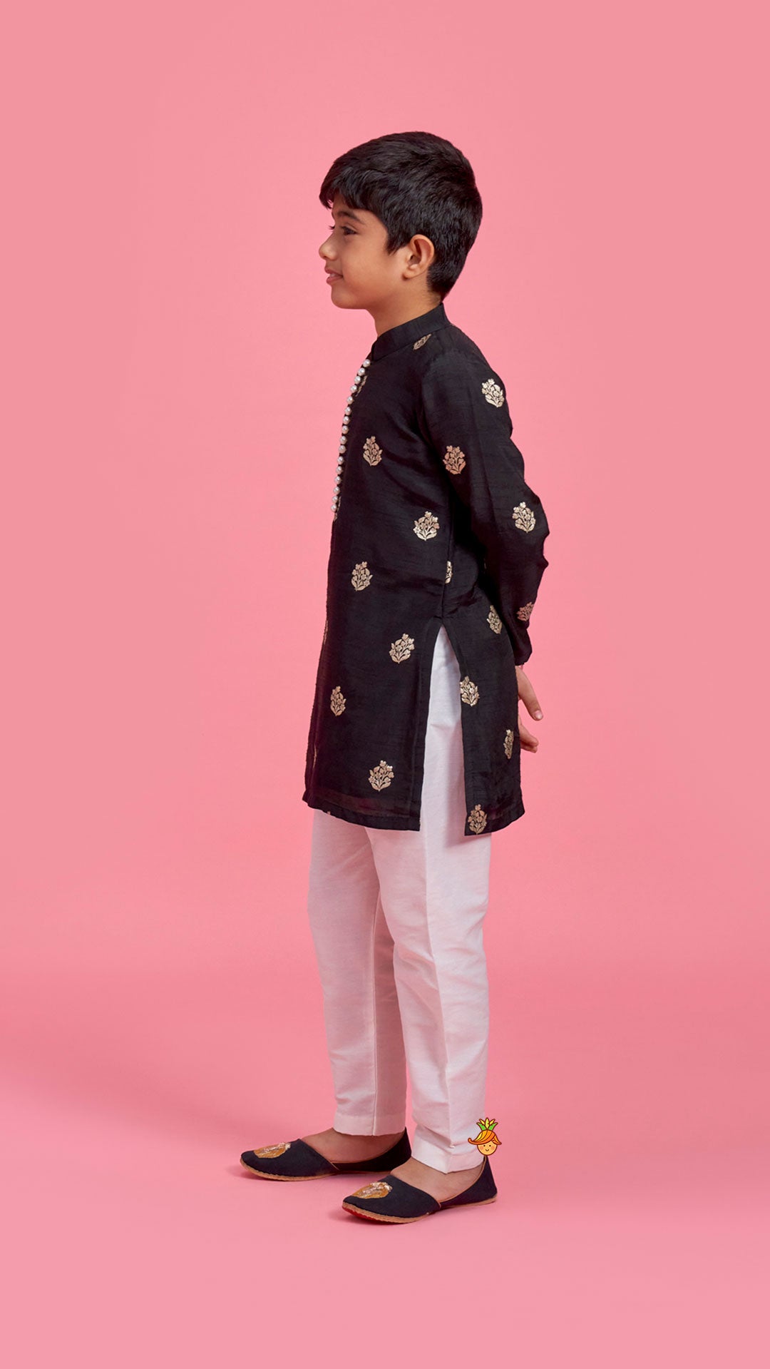 Pre Order: Black Embroidered Kurta With Pyjama