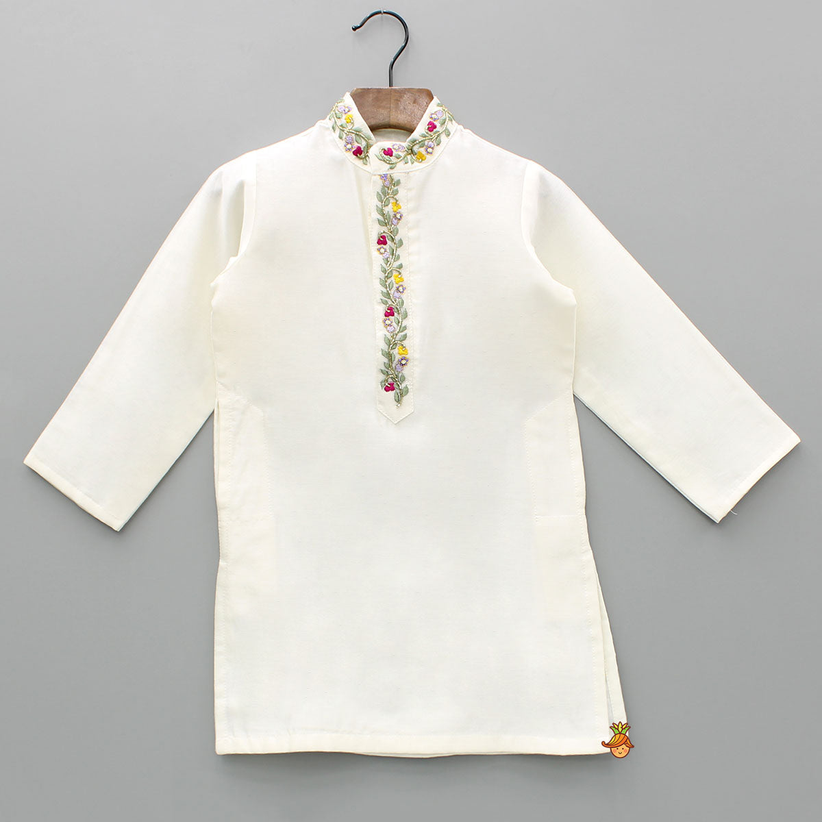 Pre Order: Off White Embroidered Kurta And Pyjama