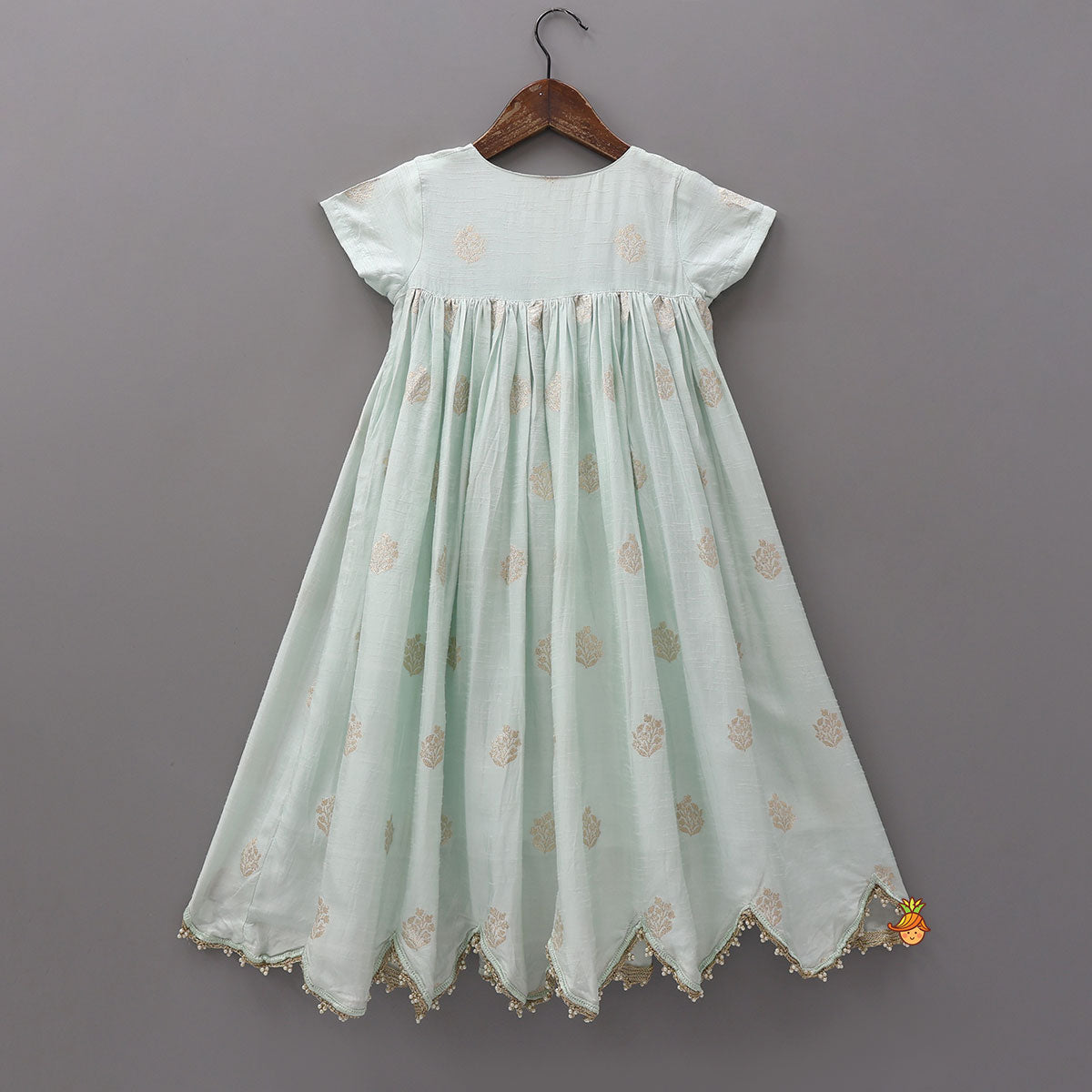 Pre Order: Elegant Kurti With Scalloped Hem