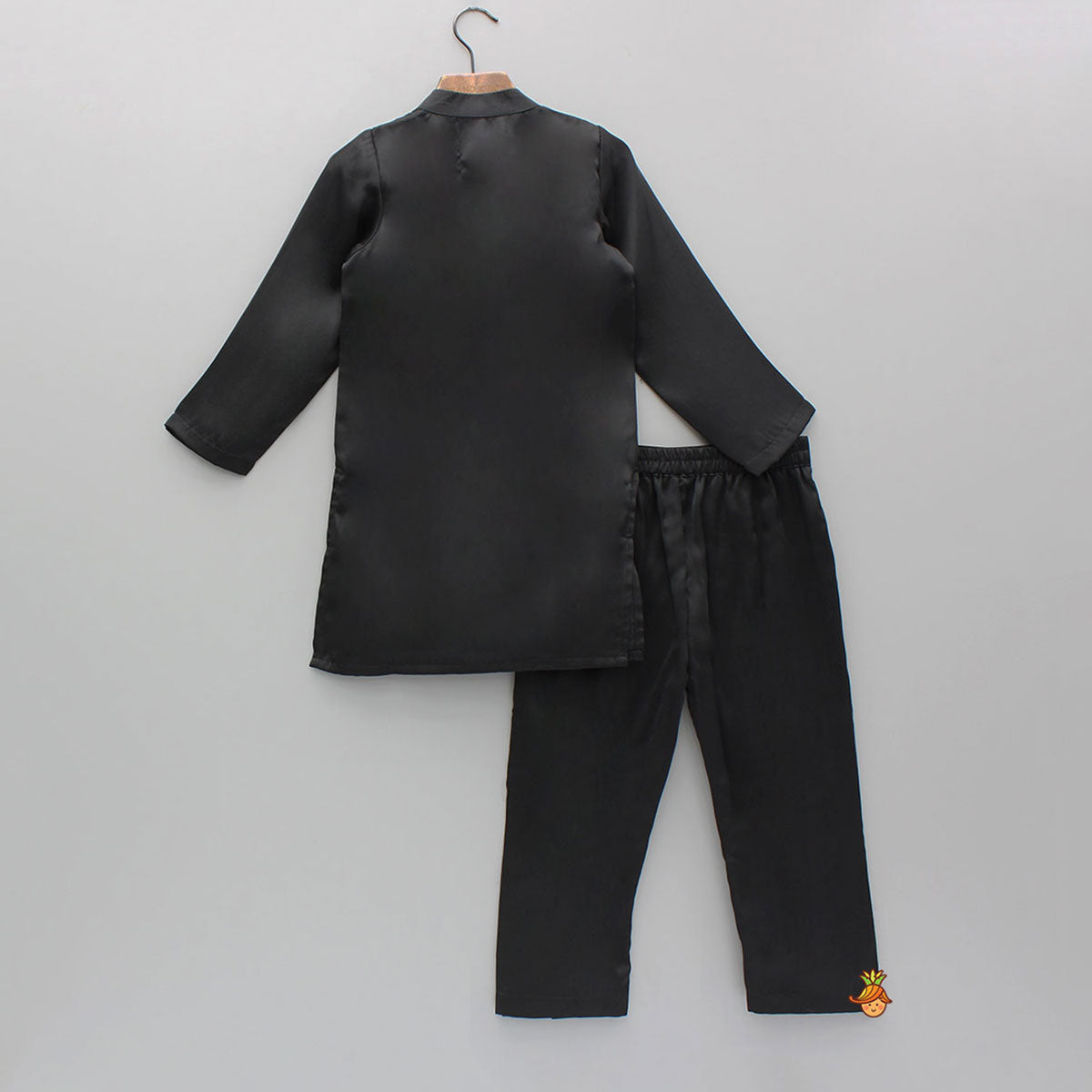 Pre Order: Black Embellished Kurta And Pant