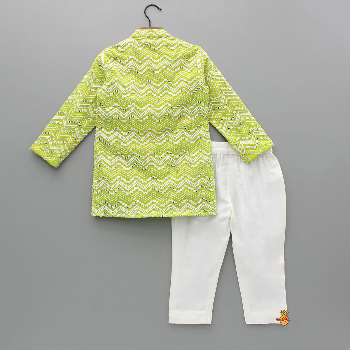 Pre Order: Green Embroidered Kurta And Pyjama