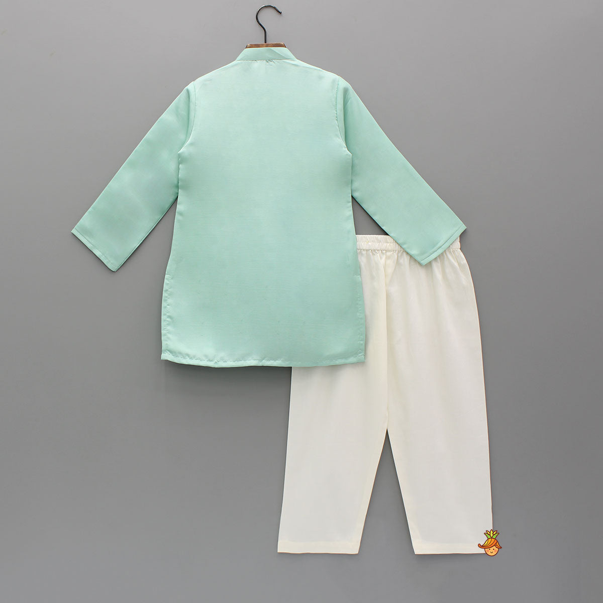 Pre Order: Green Embroidered Kurta And Pyjama