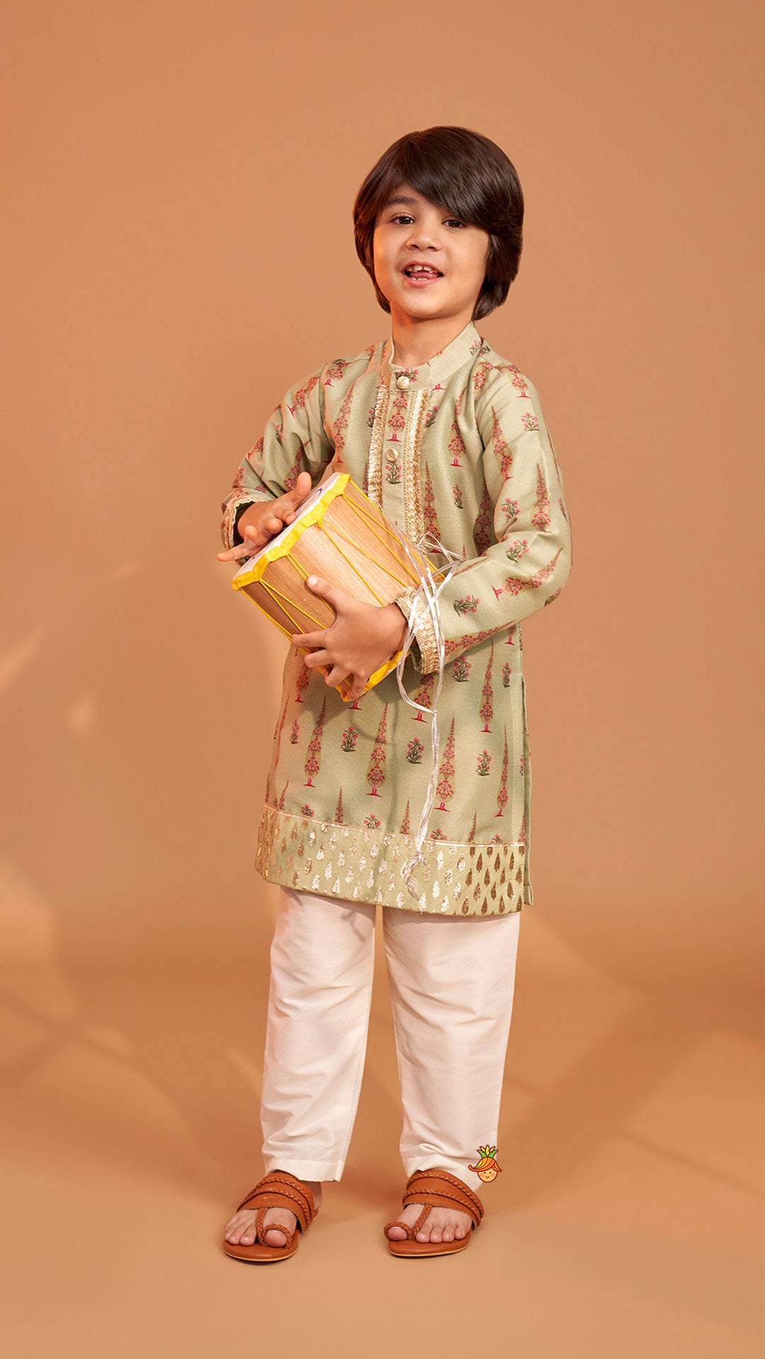 Pre Order: Green Printed Kurta And Pyjama