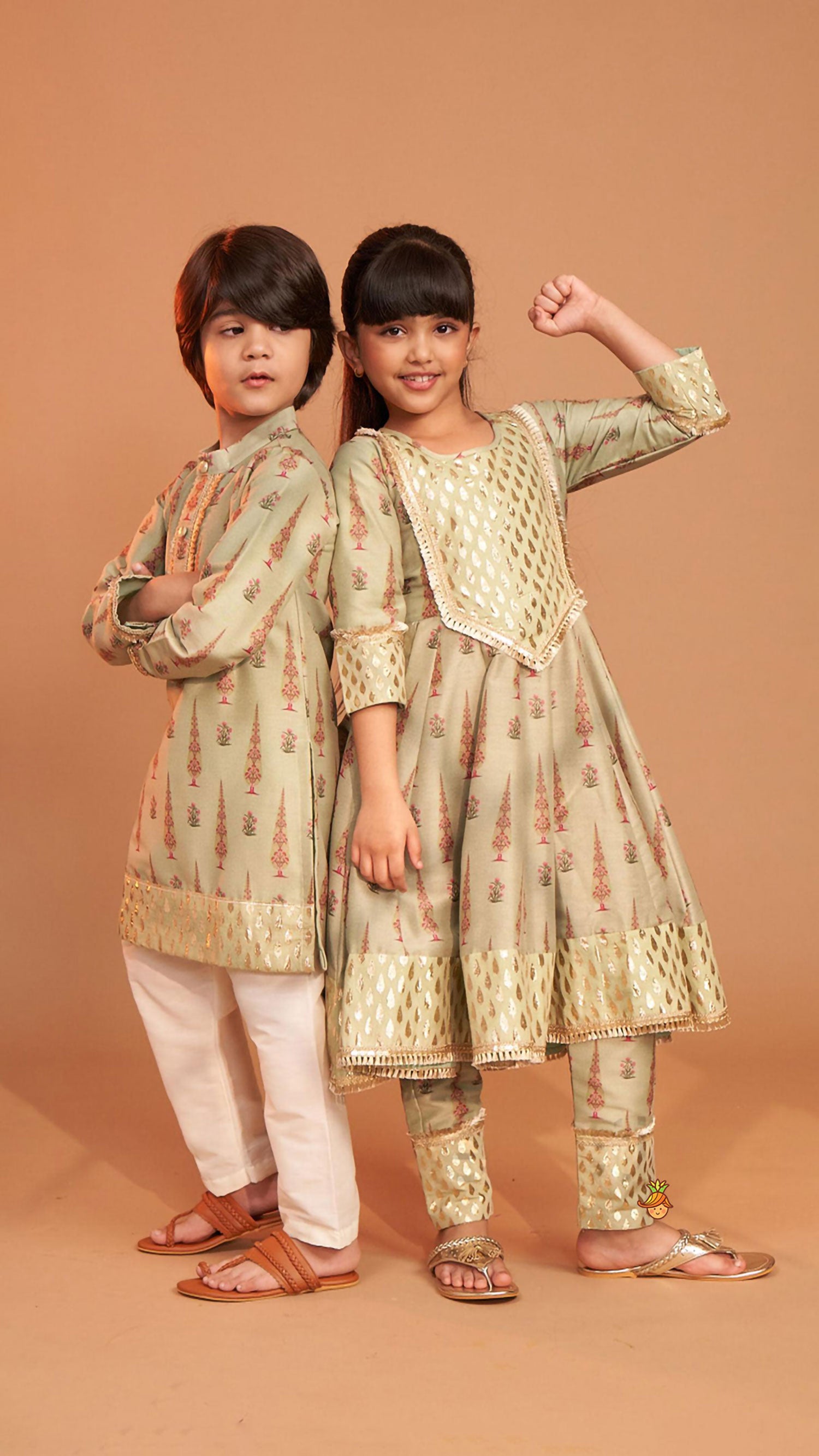 Pre Order: Green Printed Kurta And Pyjama