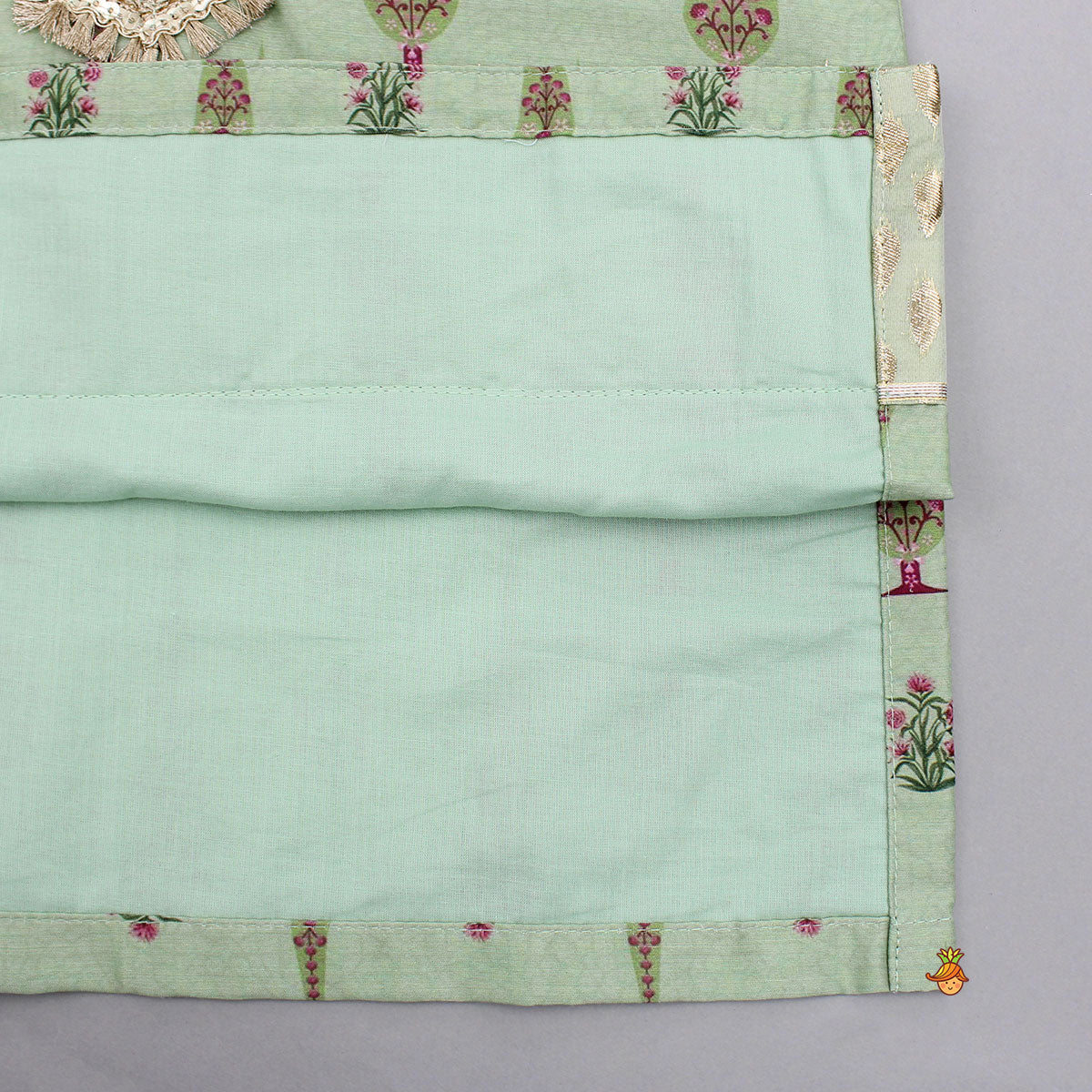 Pre Order: Green Printed Kurta And Pyjama