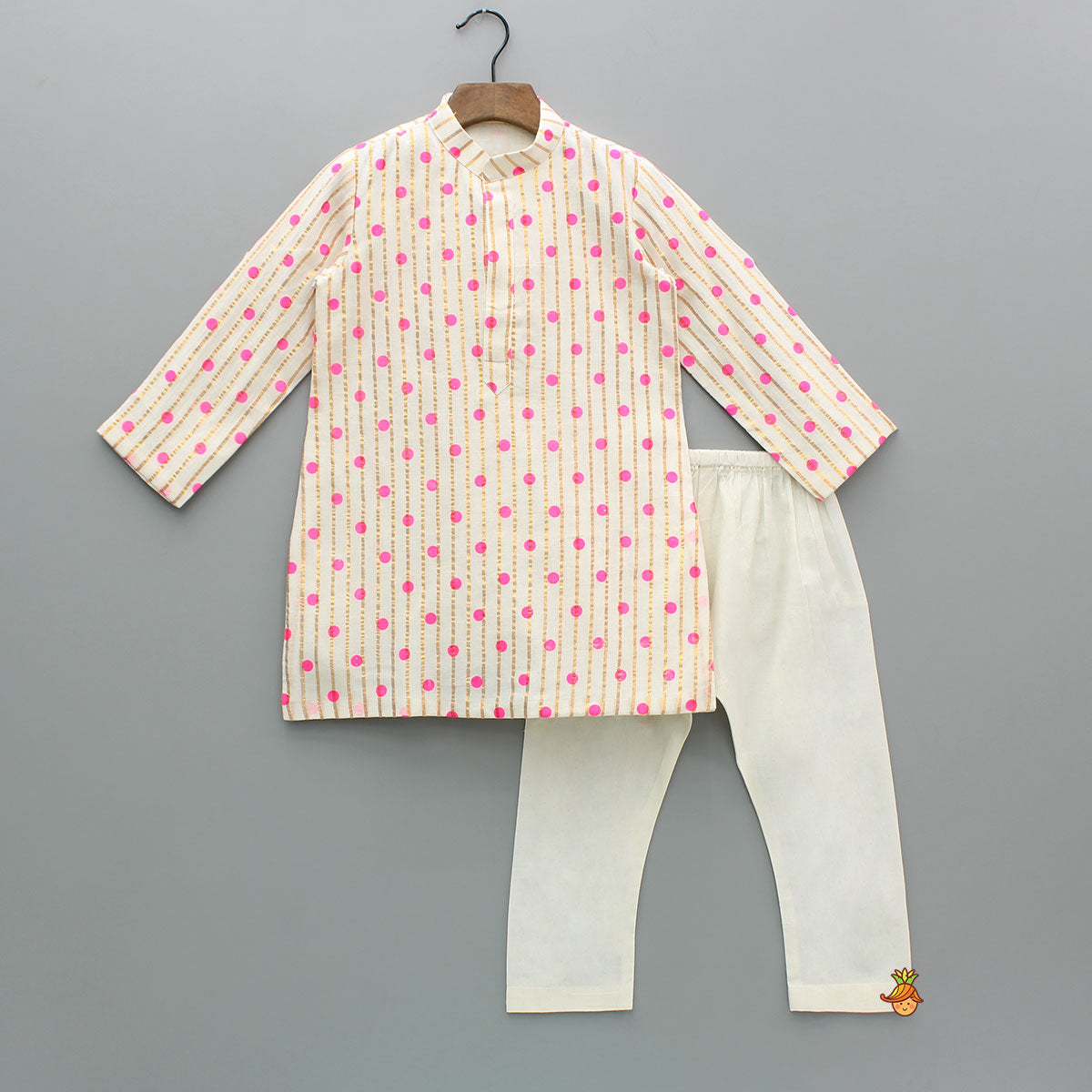 Pre Order: Lurex Printed Kurta With Embroidered Jacket And Pyjama