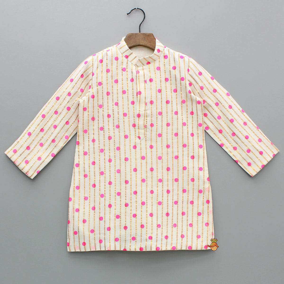 Pre Order: Lurex Printed Kurta With Embroidered Jacket And Pyjama