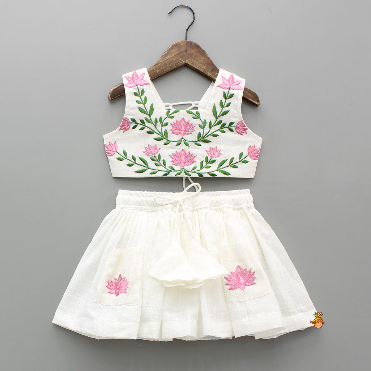 Cute Floral Embroidered Crop Top With Skorts