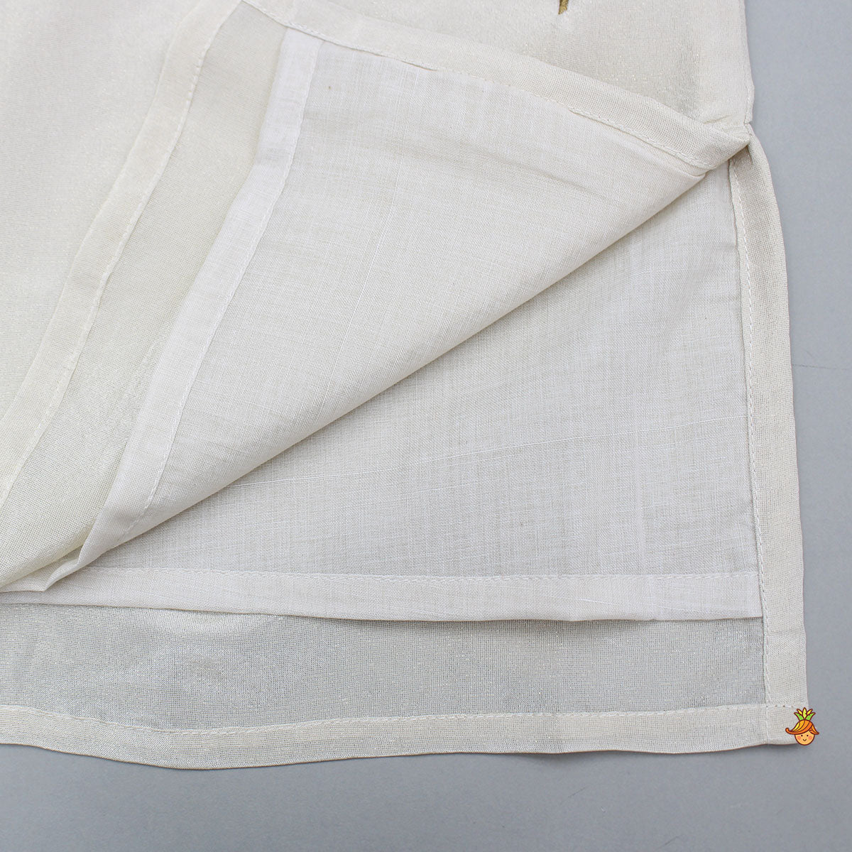 Pre Order: Mor Pankh Embroidered Shimmer Kurta And Pyjama