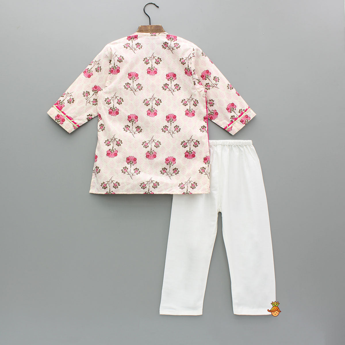 Pre Order: Idol Print Flap Kurta And Pyjama Set