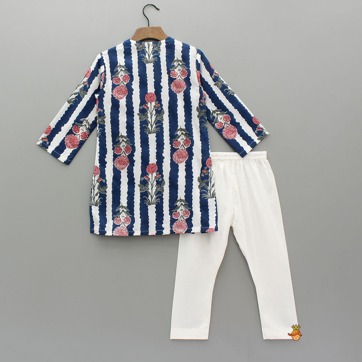 Side Button Detail Pin Tuck Kurta With Pyjama