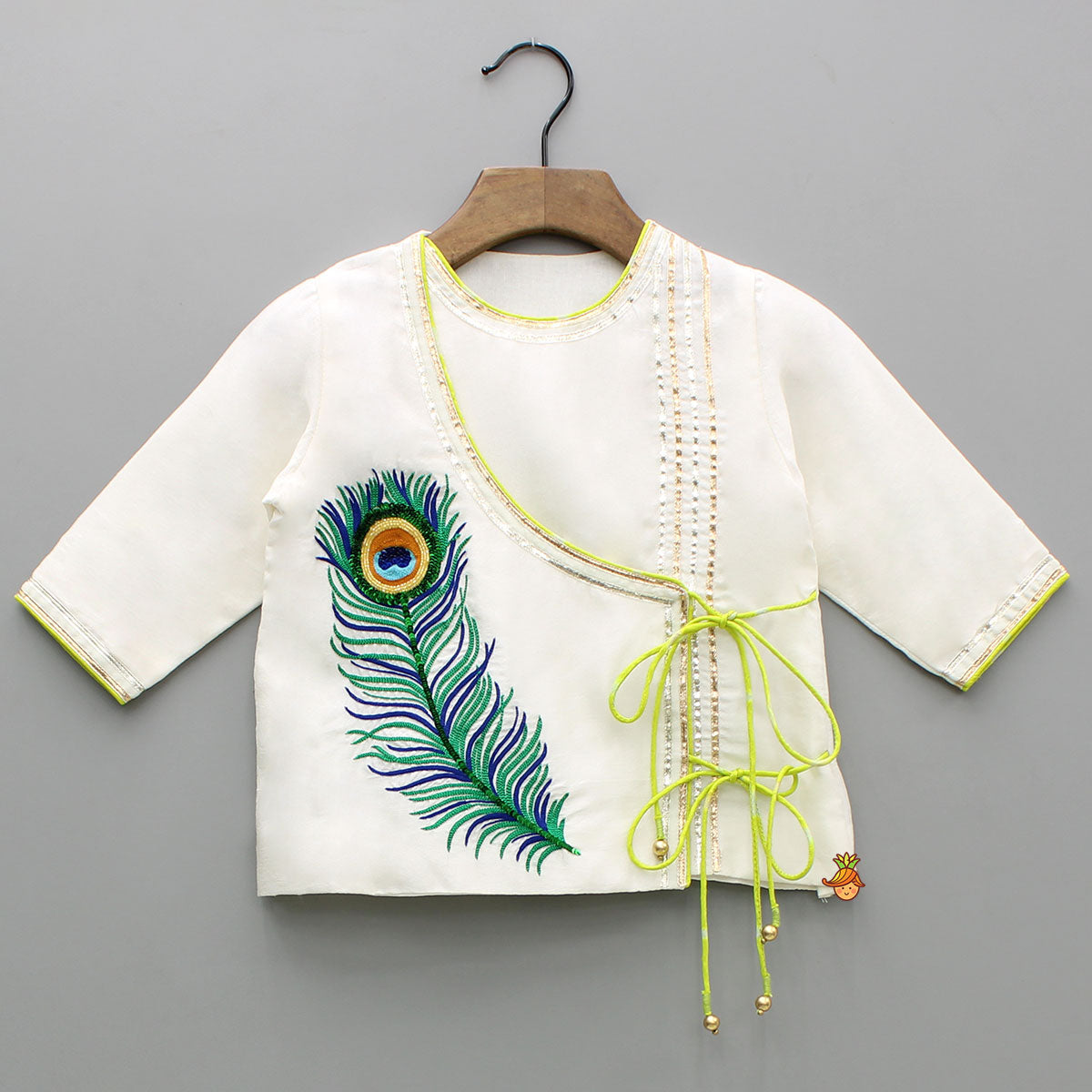 Pre Order: Mor Pankh Embroidered Off White Kurta And Green Dhoti With Mukut And Basuri