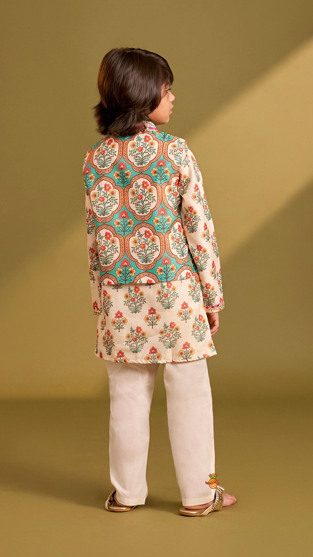 Floral Printed Kurta With Front Open Jacket And Pyjama