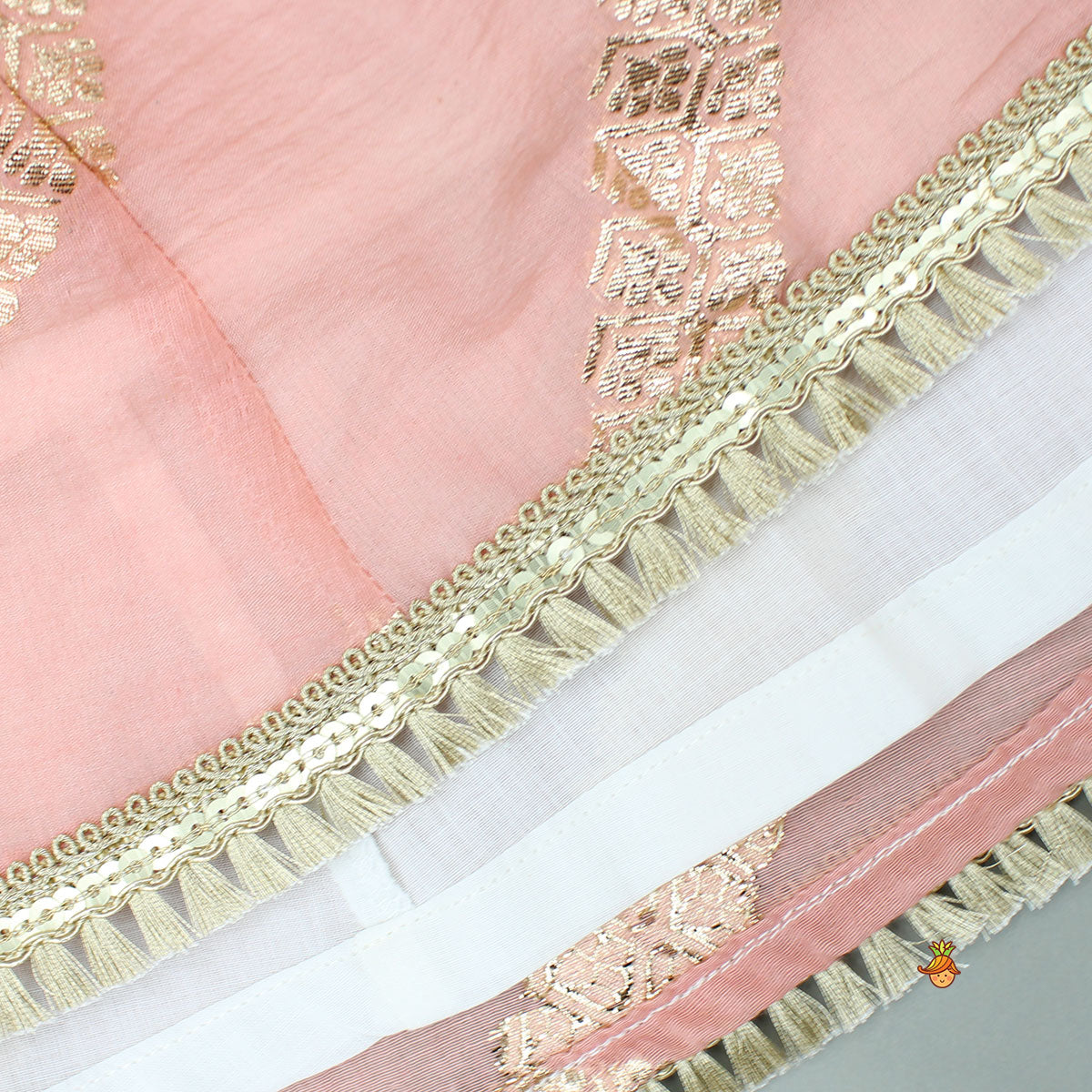 Pre Order: Thread-Embroidered Yoke Dual-Tone Kurti And Pant With Matching Dupatta
