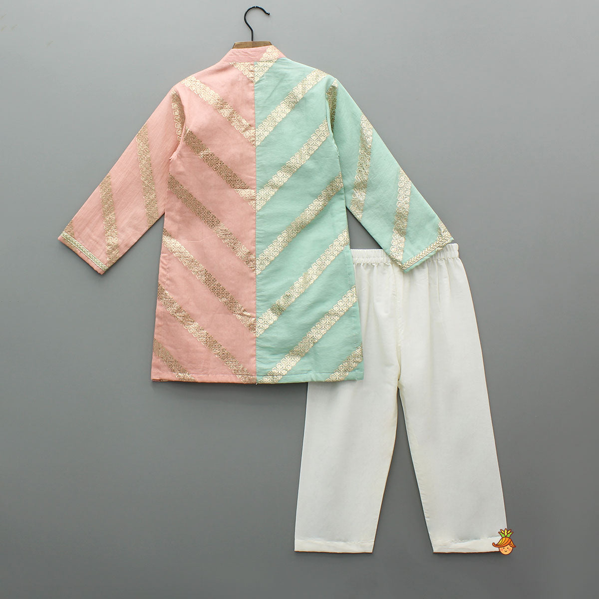 Pre Order: Stylish Dual Toned Embroidered Kurta With Pyjama