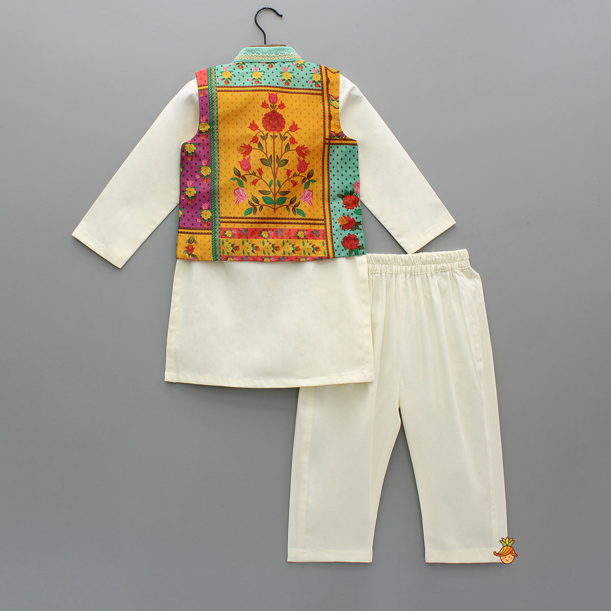 Pre Order: Off White Kurta With Printed Pleated Jacket And Pyjama