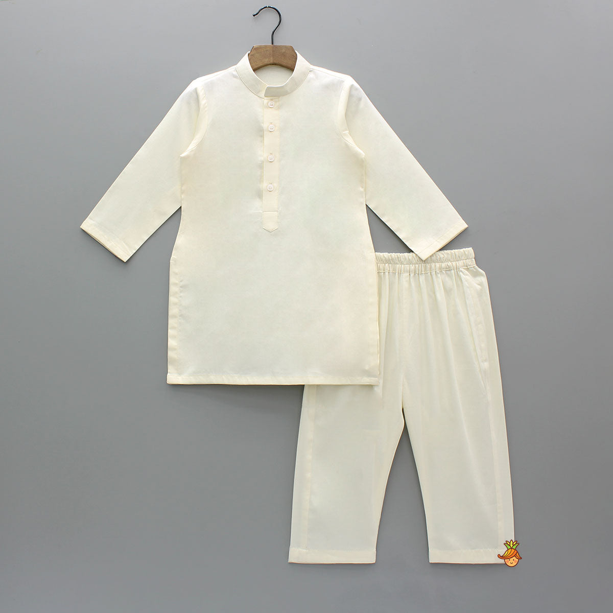 Pre Order: Off White Kurta With Printed Pleated Jacket And Pyjama