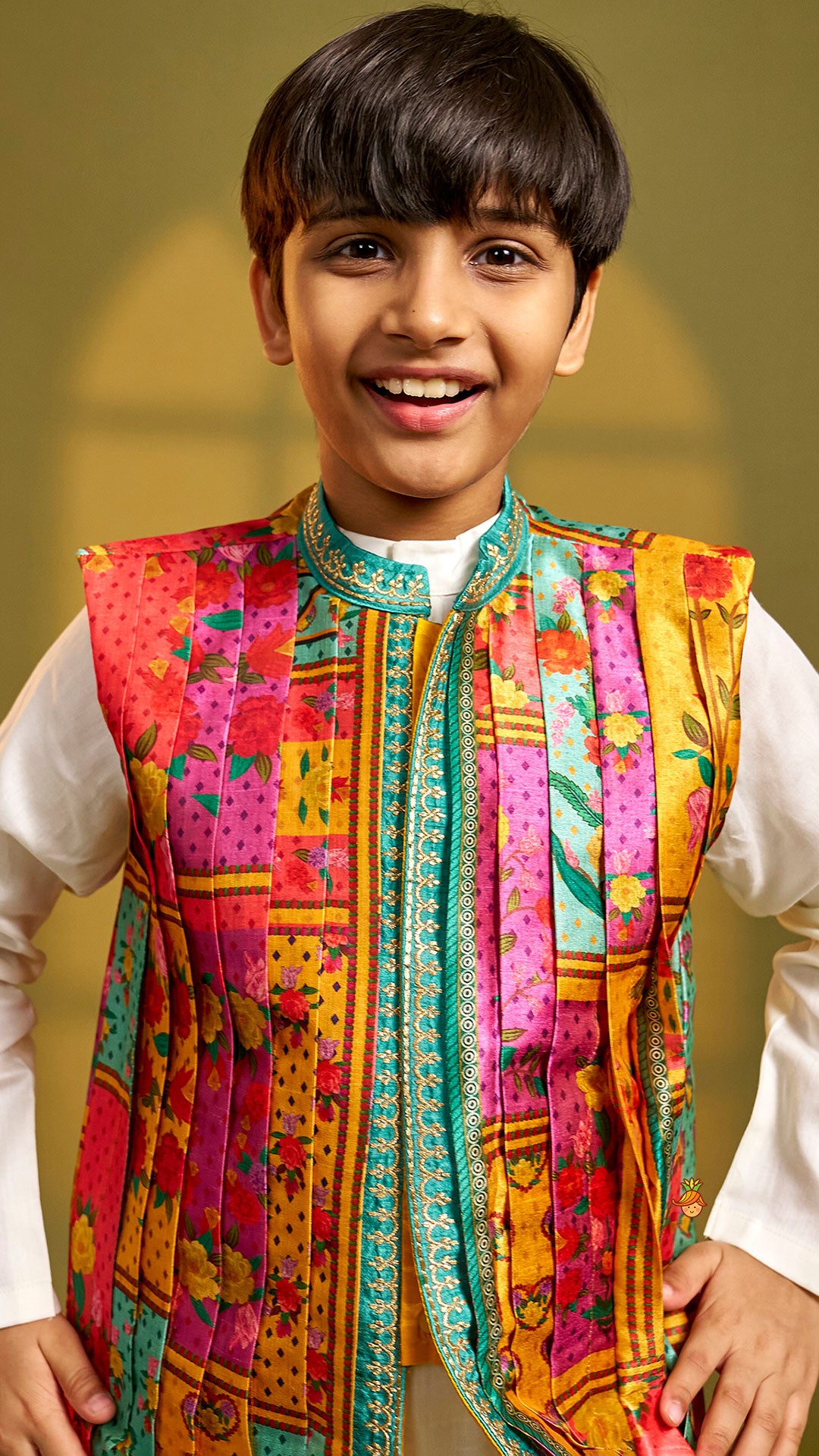 Pre Order: Off White Kurta With Printed Pleated Jacket And Pyjama