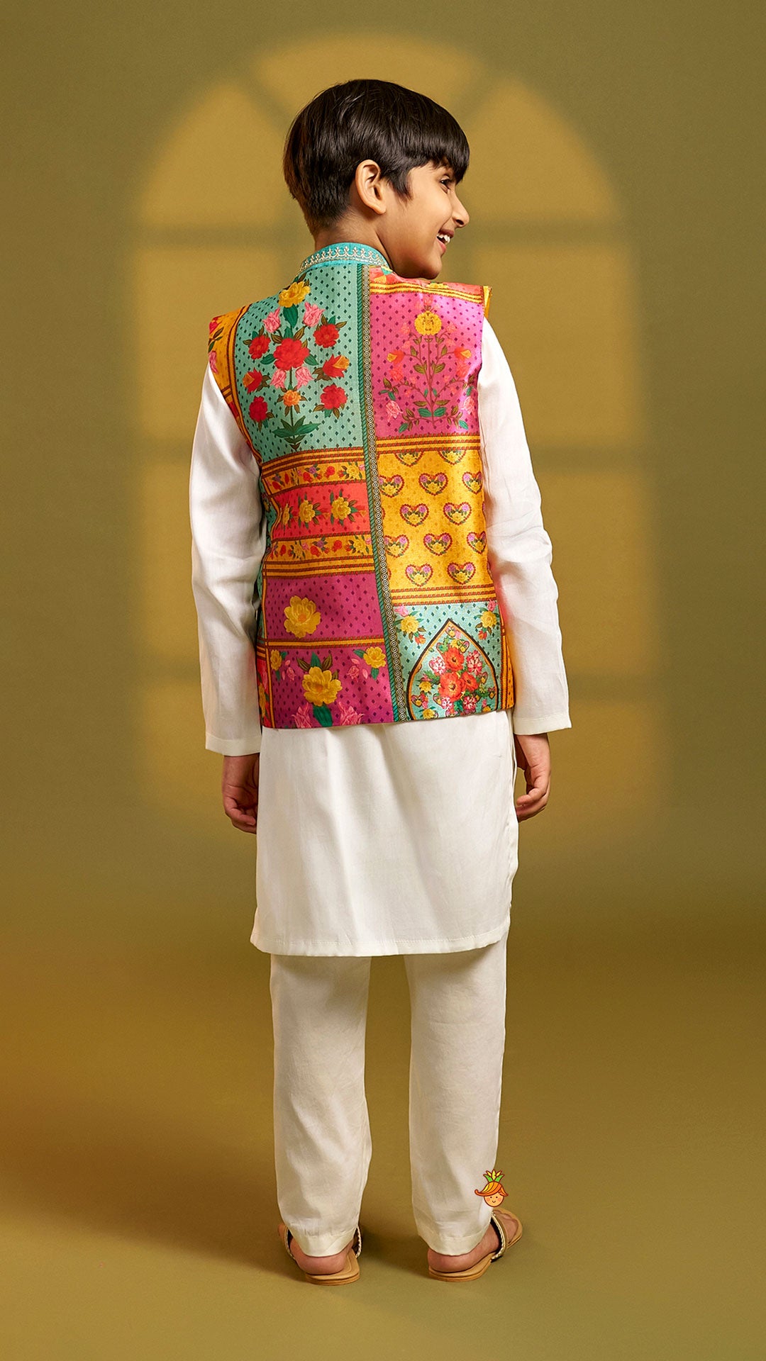 Pre Order: Off White Kurta With Printed Pleated Jacket And Pyjama