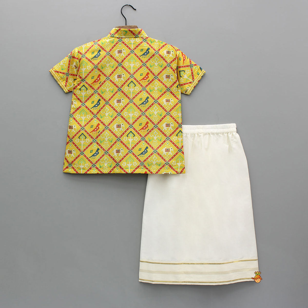 Pre Order: Exquisite Patola Print Shirt And Stitched Lungi With Shawl