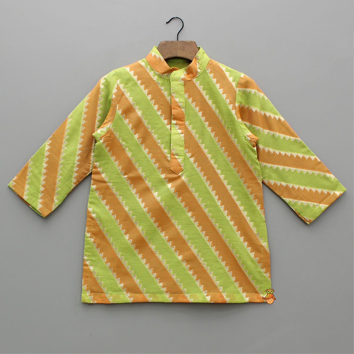 Pre Order: Ethnic Dual Coloured Diagonal Zig Zag Detailed Kurta With Pyjama