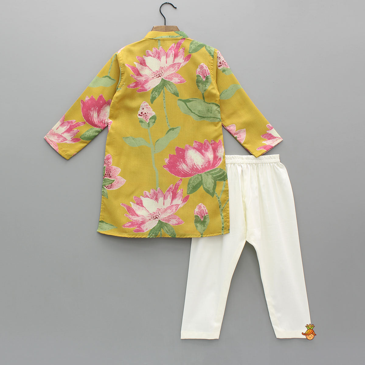 Pre Order: Floral Printed Pin Tuck Detailed Kurta With Pyjama
