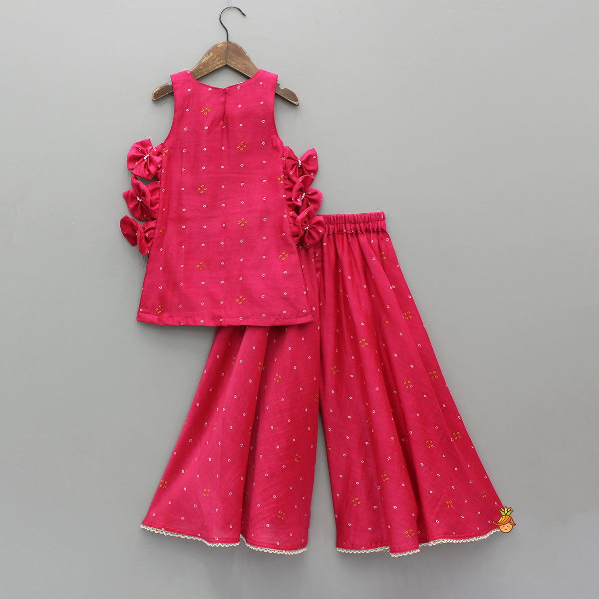 Pre Order: Sleeveless Bow Adorned Bandhani Printed Kurti With Matching Palazzo