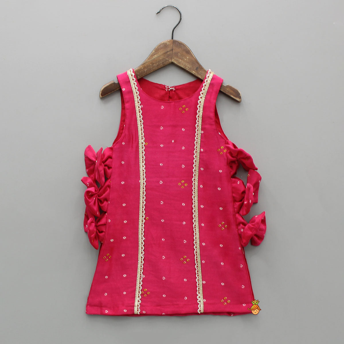 Pre Order: Sleeveless Bow Adorned Bandhani Printed Kurti With Matching Palazzo
