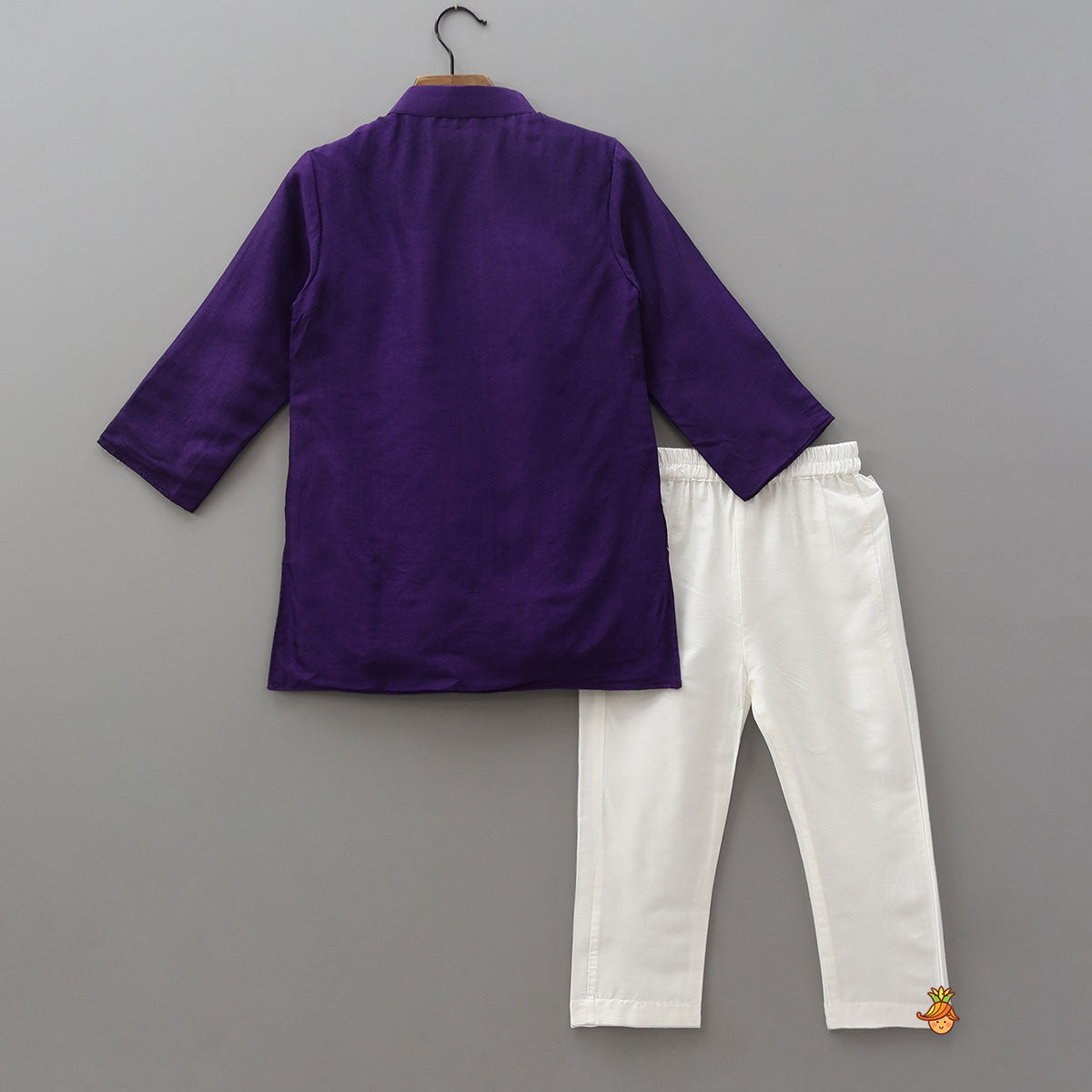 Pre Order: Leaf Embroidered Kurta With Pyjama