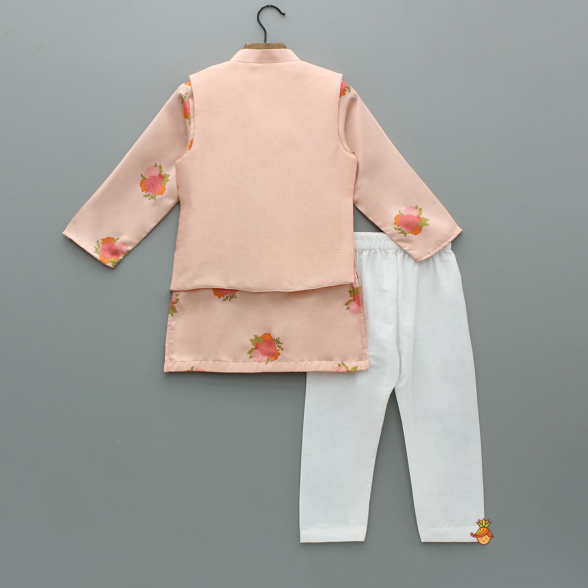 Pre Order: Floral Printed Kurta With Pocket-Detail Jacket And Pyjama