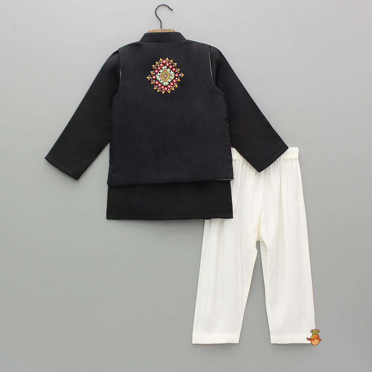 Pre Order: Thread-Detail Kurta With Front-Open Jacket And Pyjama