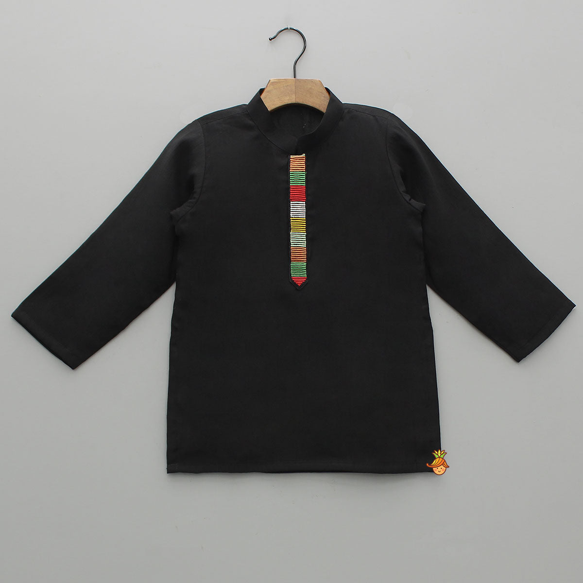 Pre Order: Thread-Detail Kurta With Front-Open Jacket And Pyjama
