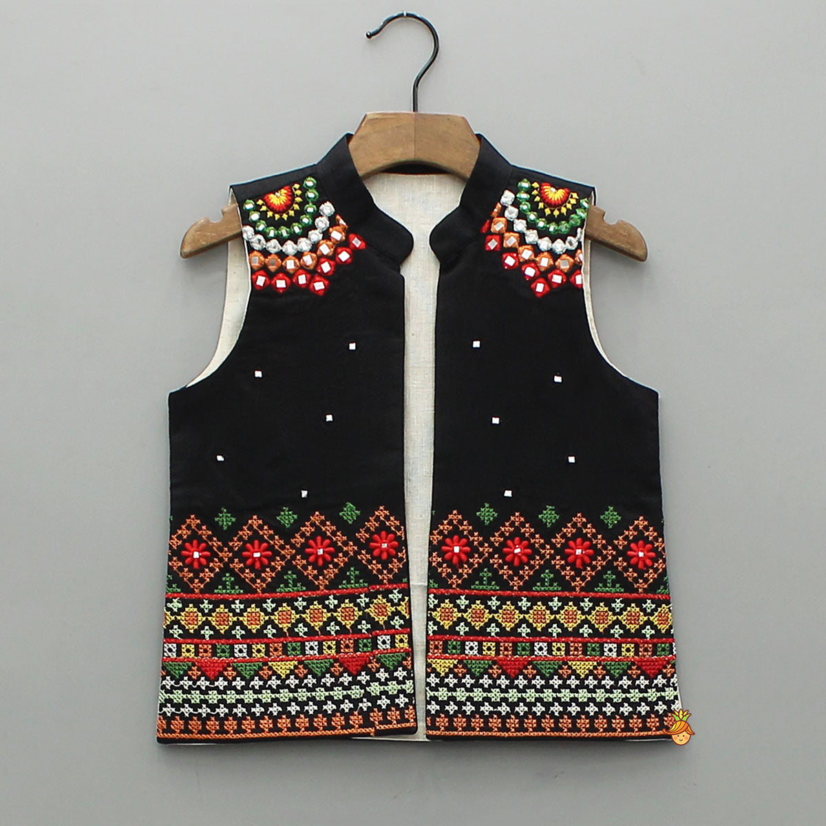 Pre Order: Thread-Detail Kurta With Front-Open Jacket And Pyjama